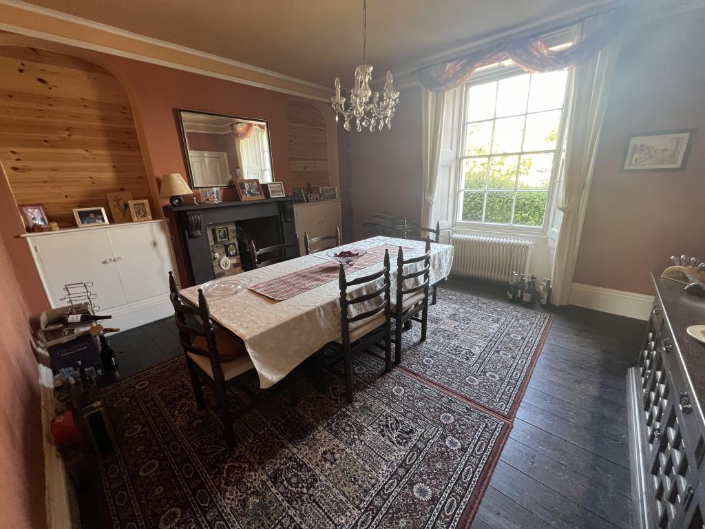 Lot: 98 - DETACHED CHARACTER PROPERTY FOR UPDATING WITH LARGE GARDEN & DEVELOPMENT POTENTIAL - General view of the dining room at the front of the property
